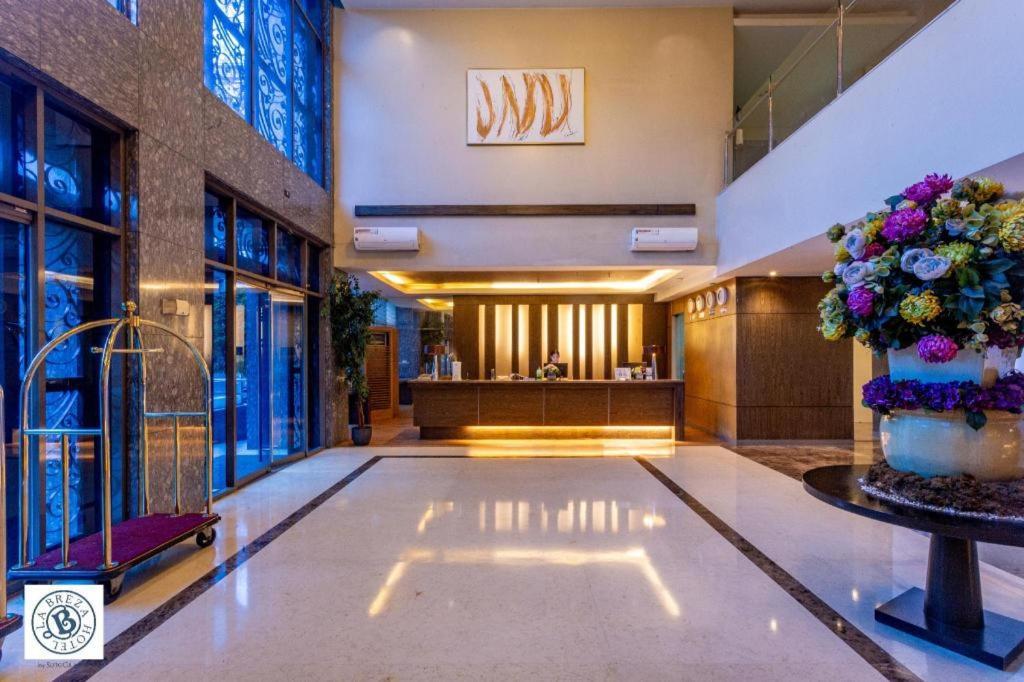 La Breza Hotel Кесон-Сити Экстерьер фото