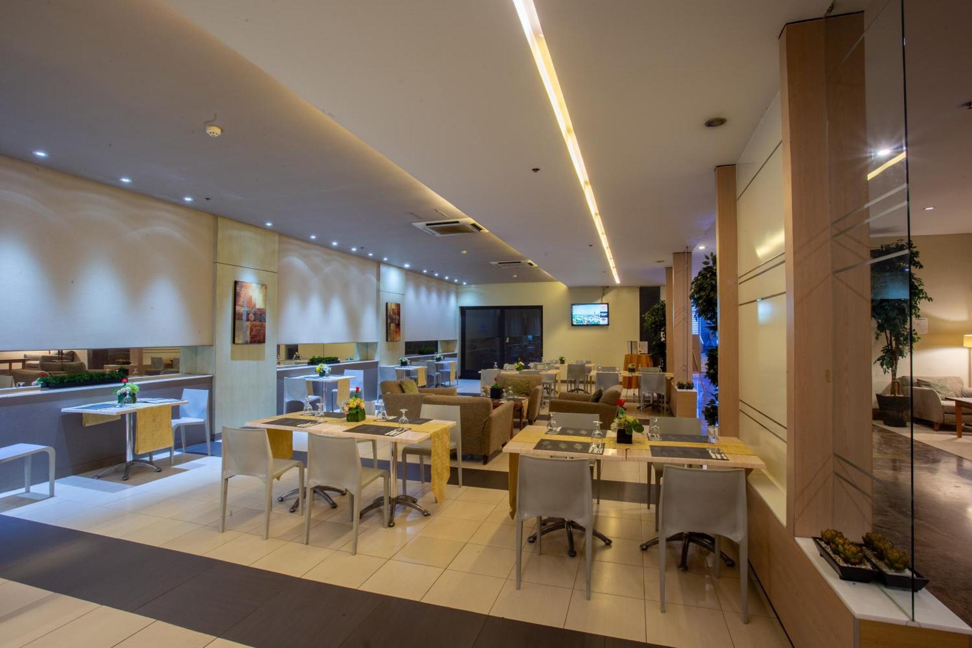 La Breza Hotel Кесон-Сити Экстерьер фото