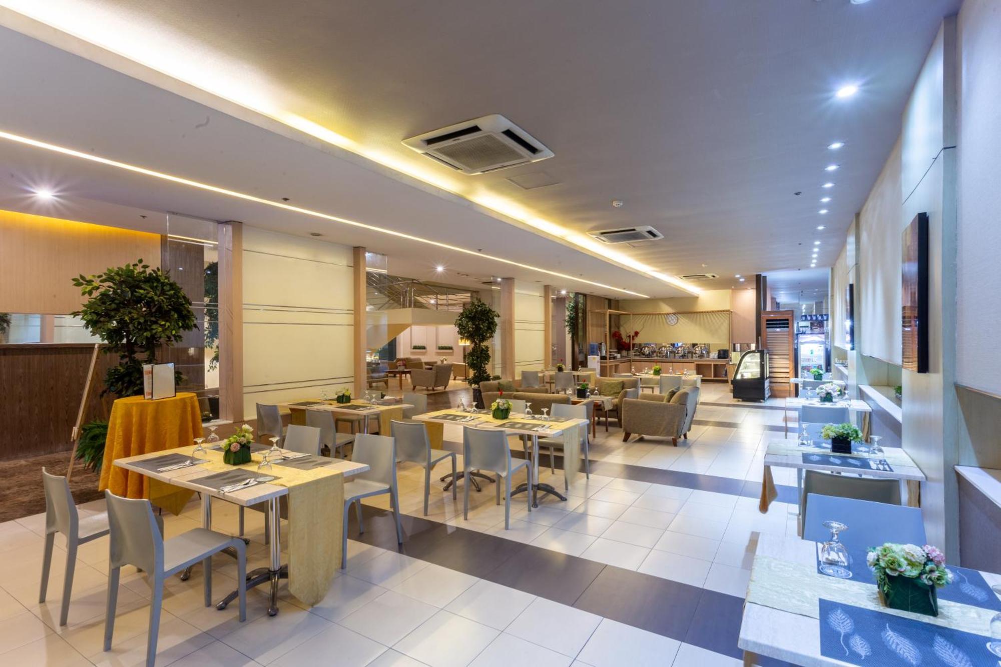La Breza Hotel Кесон-Сити Экстерьер фото