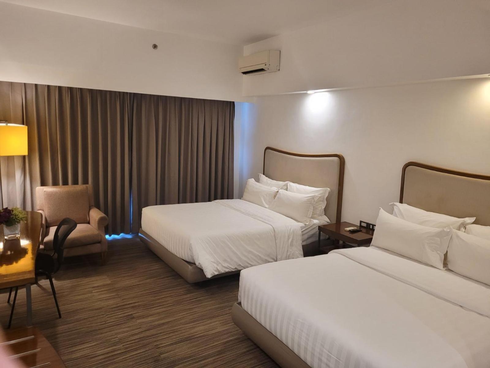 La Breza Hotel Кесон-Сити Экстерьер фото