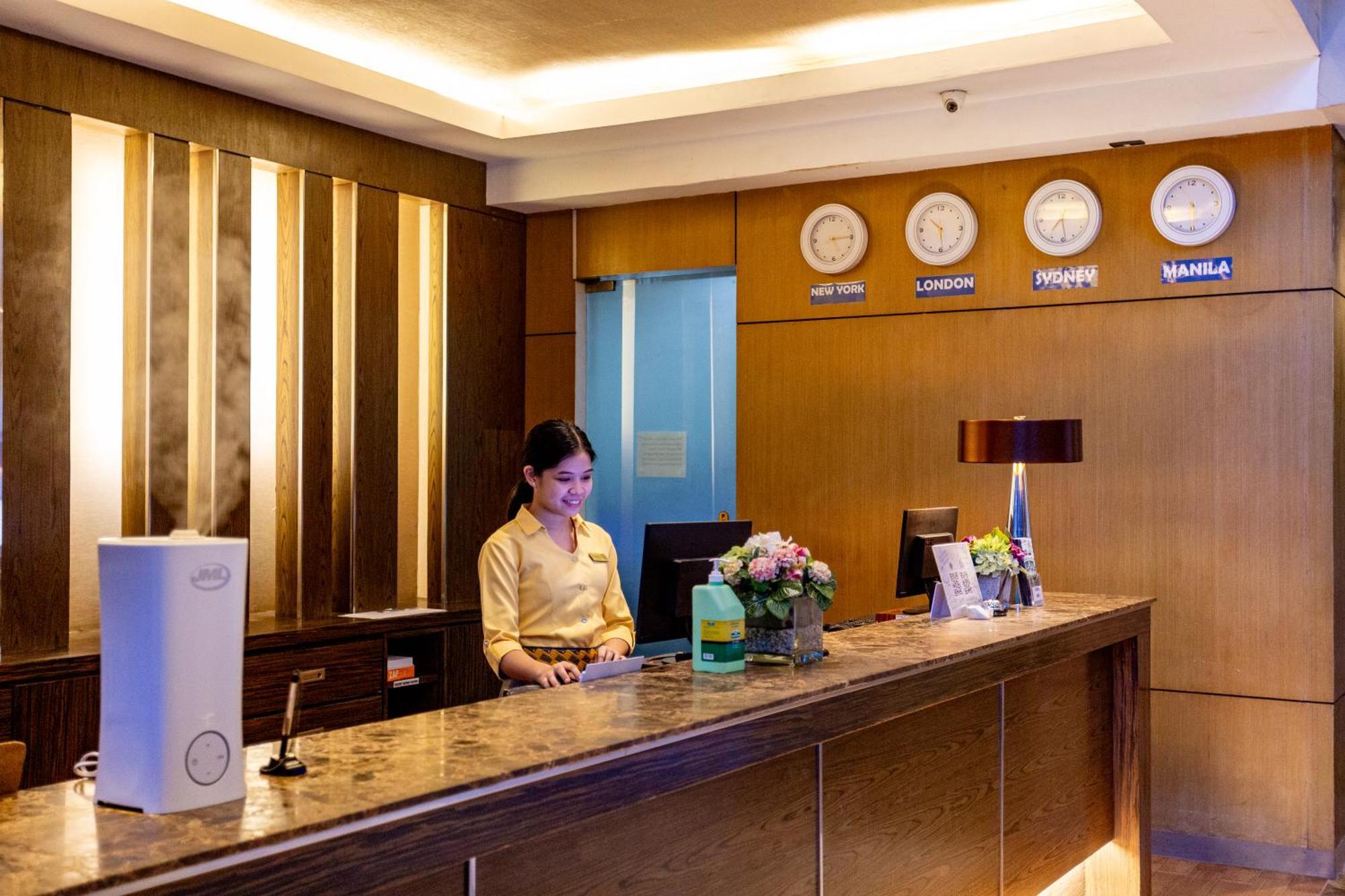 La Breza Hotel Кесон-Сити Экстерьер фото