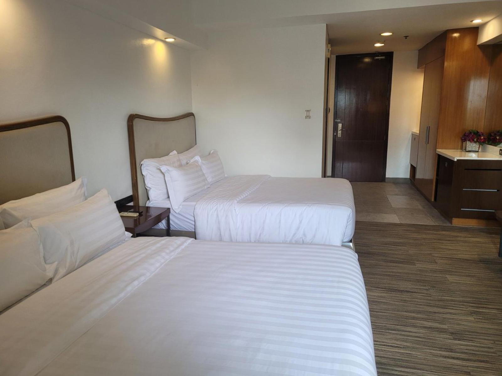 La Breza Hotel Кесон-Сити Экстерьер фото
