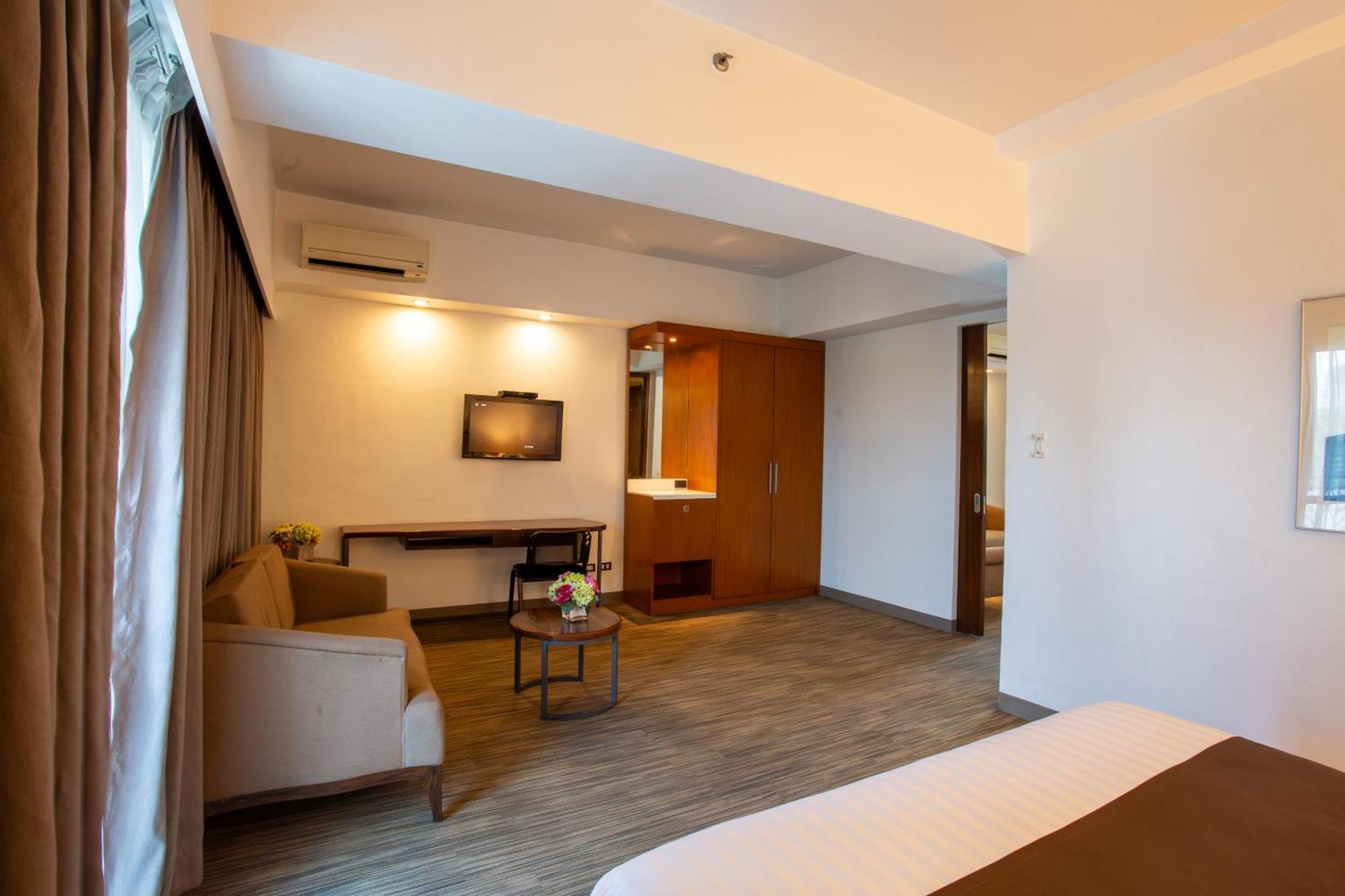 La Breza Hotel Кесон-Сити Экстерьер фото