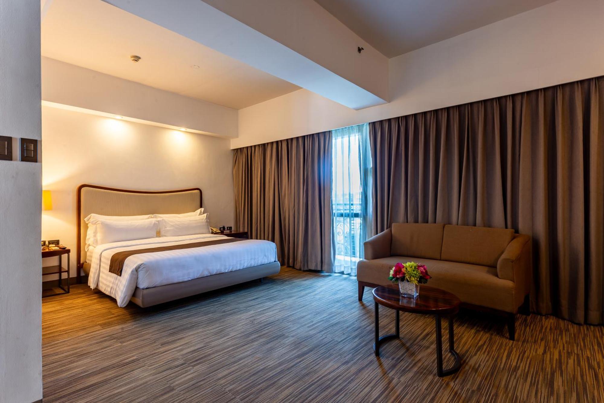 La Breza Hotel Кесон-Сити Экстерьер фото