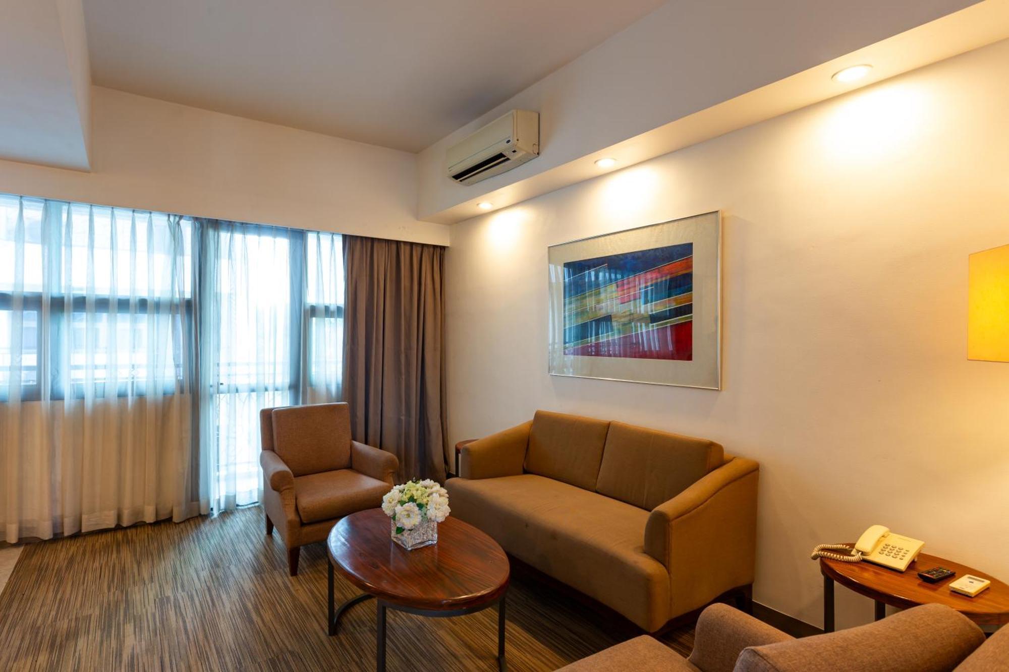 La Breza Hotel Кесон-Сити Экстерьер фото