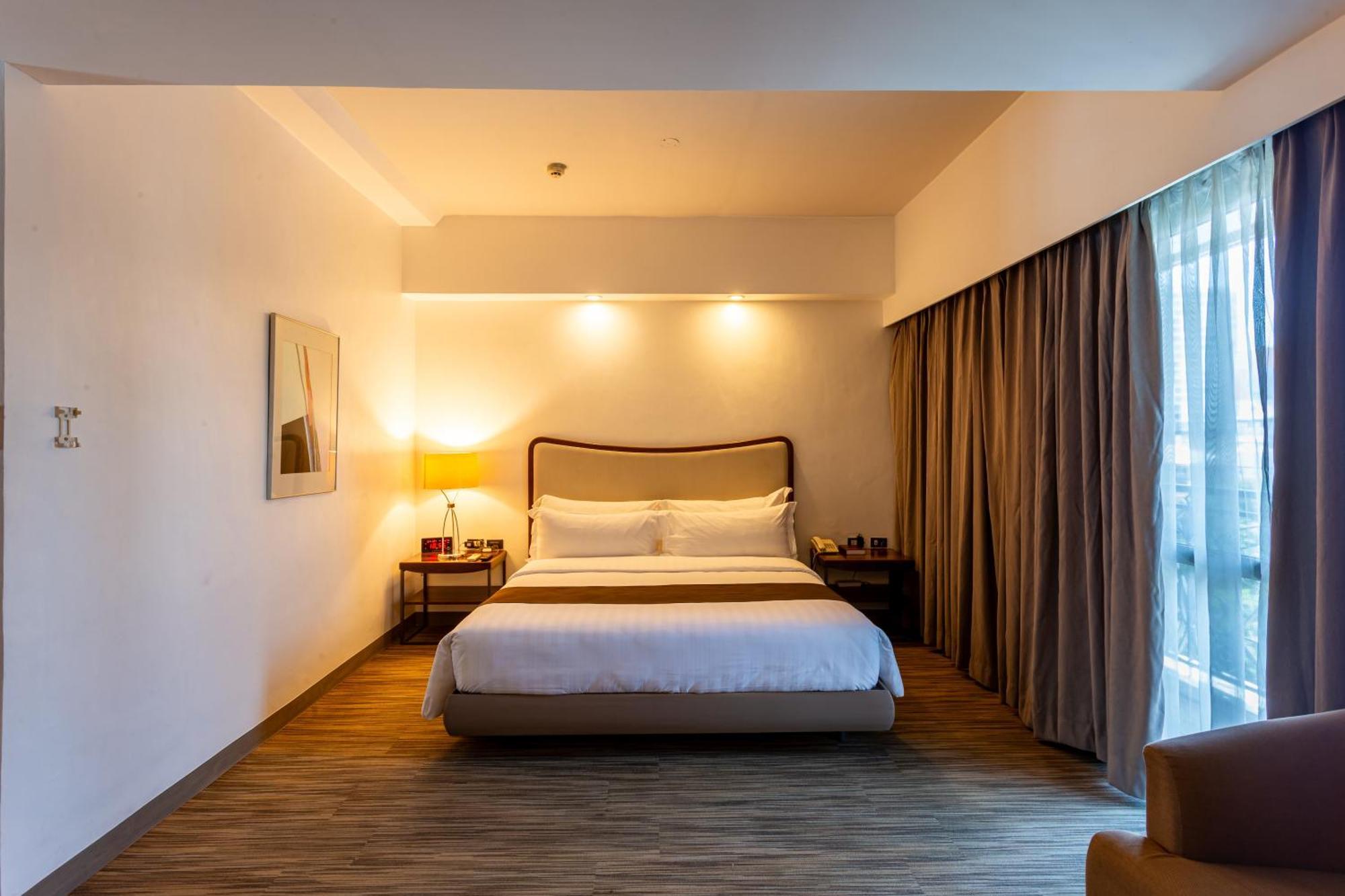 La Breza Hotel Кесон-Сити Экстерьер фото