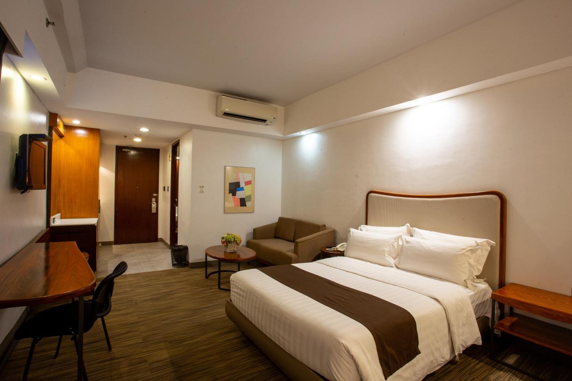 La Breza Hotel Кесон-Сити Экстерьер фото