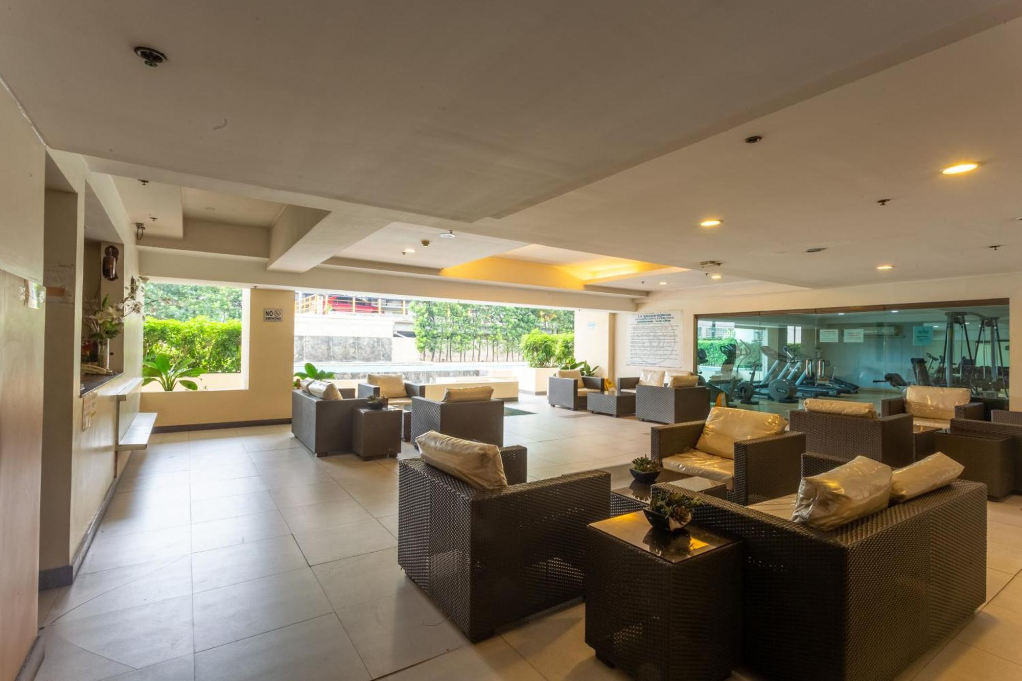 La Breza Hotel Кесон-Сити Экстерьер фото
