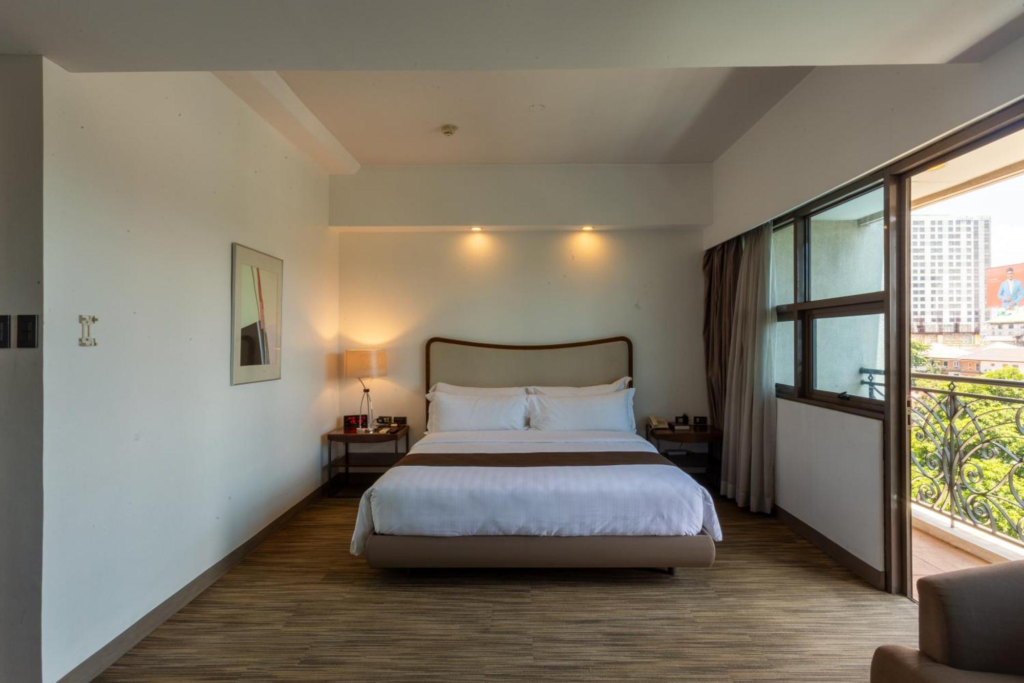 La Breza Hotel Кесон-Сити Экстерьер фото
