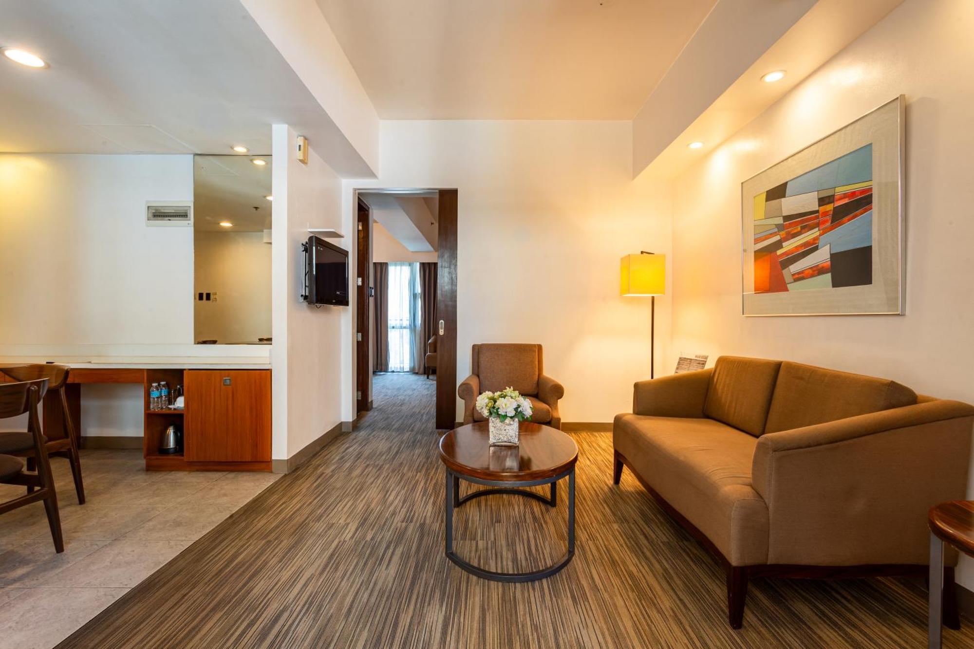 La Breza Hotel Кесон-Сити Экстерьер фото