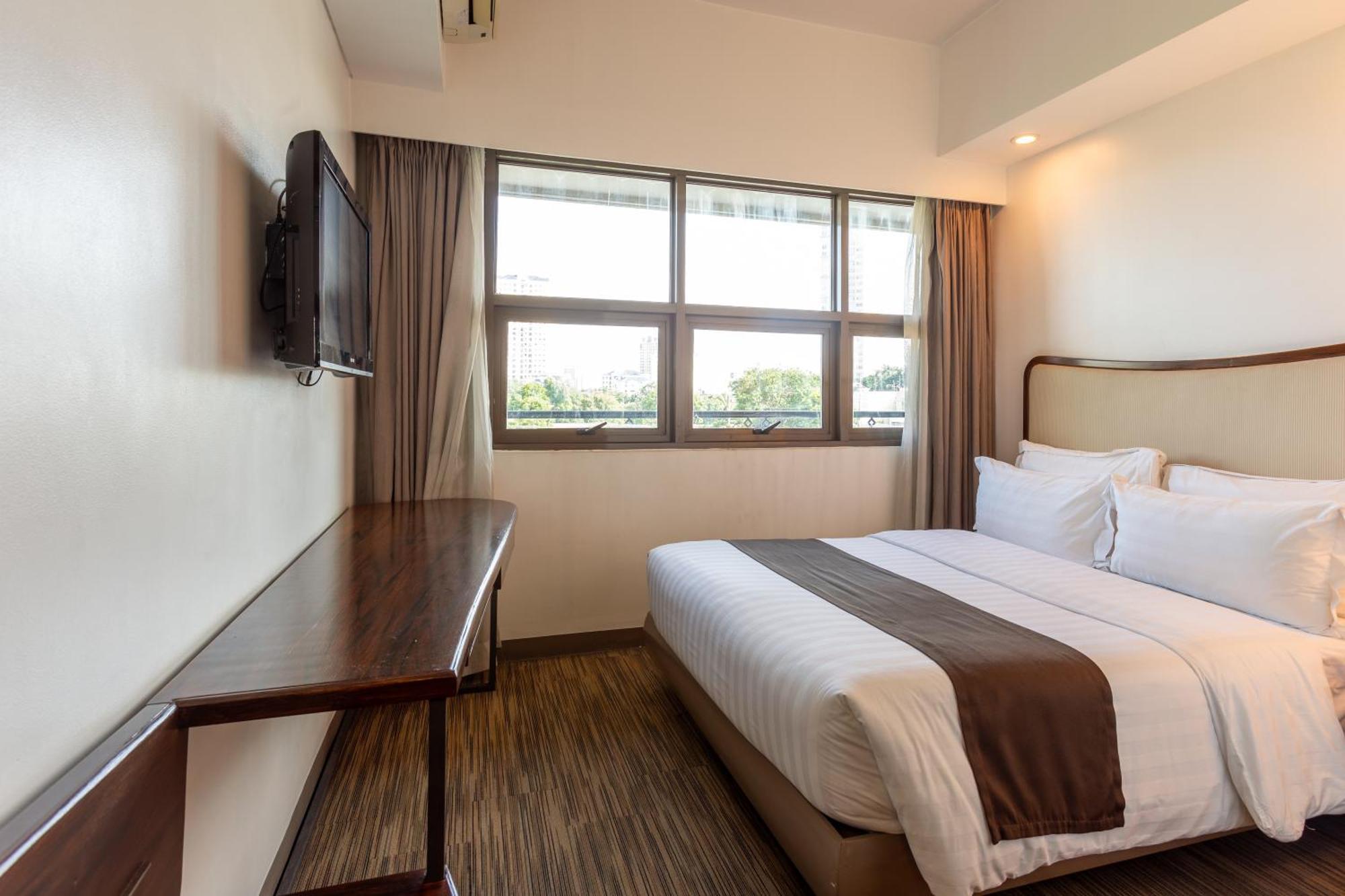 La Breza Hotel Кесон-Сити Экстерьер фото