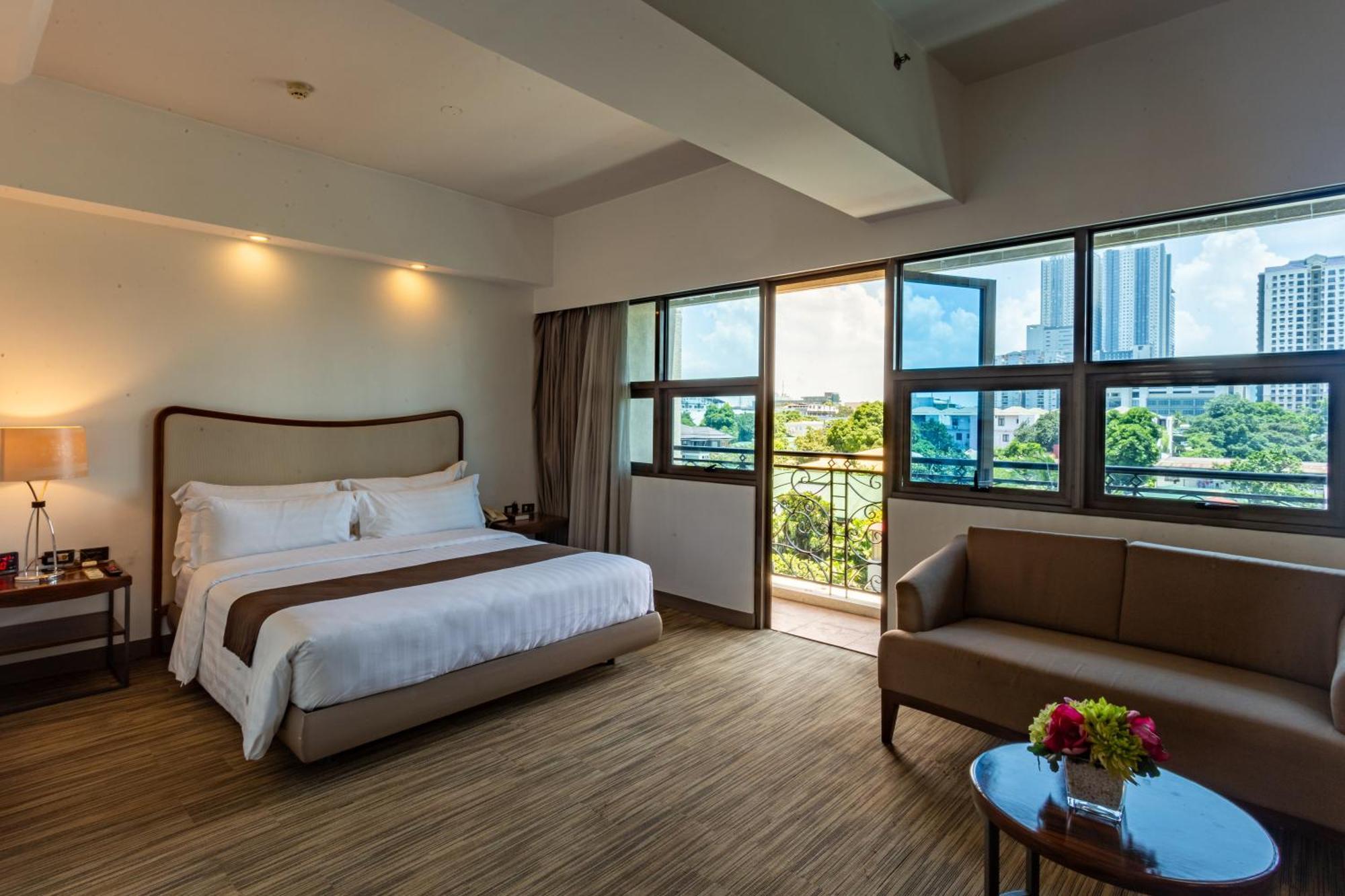 La Breza Hotel Кесон-Сити Экстерьер фото
